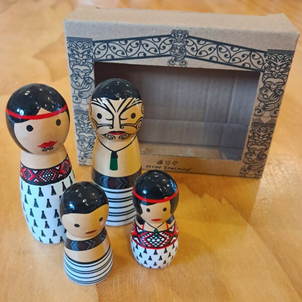 Māori Whānau Peg Doll Set